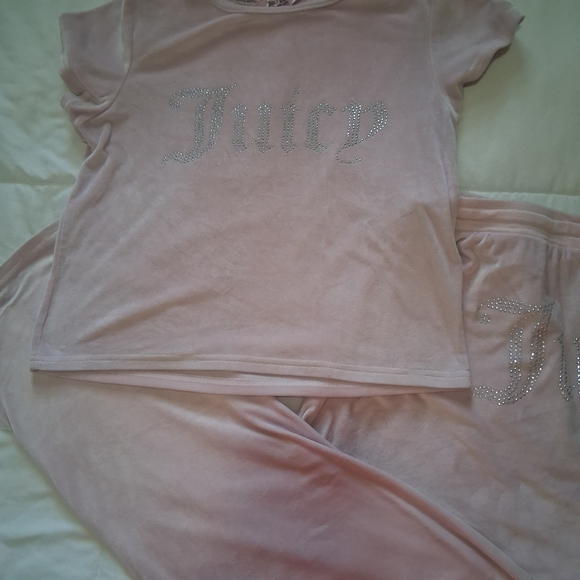 Juicy Couture Blush Velour Lounge Set - Picture 5 of 8